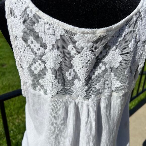 Aeropostale women’s size M tank top with lace, criss cross ties, white - Picture 5 of 6